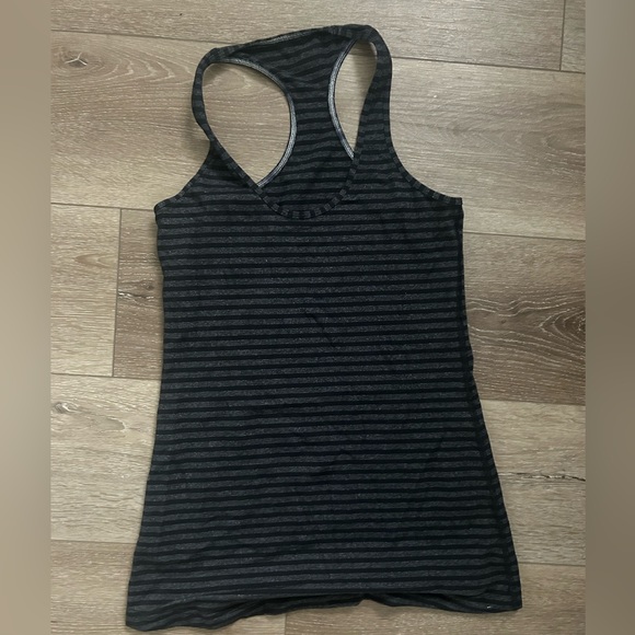 Lululemon tank - Picture 1 of 2